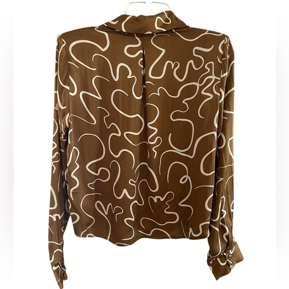 ASTR the label Yesenia abstract print satin button front blouse Medium NWT - Picture 4 of 12